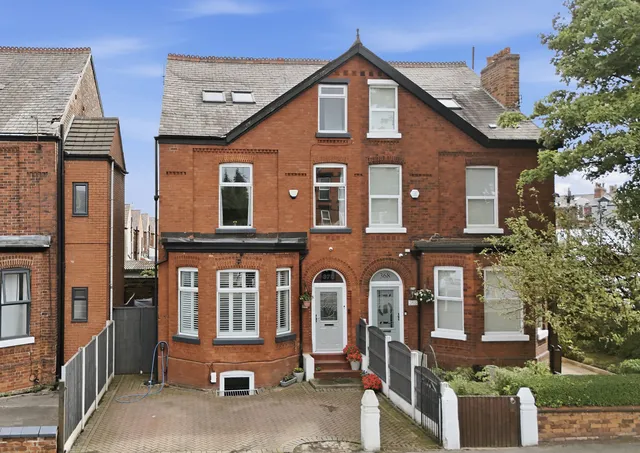 370 Wellington Road North, Stockport SK4 5AA