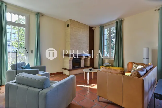NEAC - SAINT-ÉMILION - LIBOURNE - Large House with Pool in Good Condition - Ideal as a Primary Residence or Bed and Breakfast