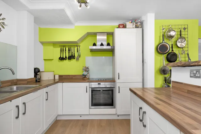 3 Woodvale Gardens, New Milton BH25 5EE