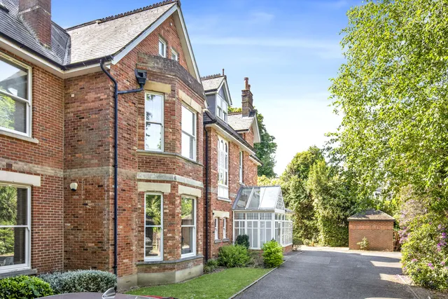 Flat 2, 15 Cavendish Road, Bournemouth BH1 1QX