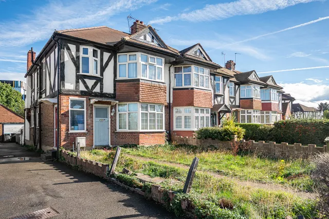 85a Vincent Gardens, London NW2 7RH