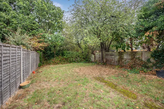 85a Vincent Gardens, London NW2 7RH
