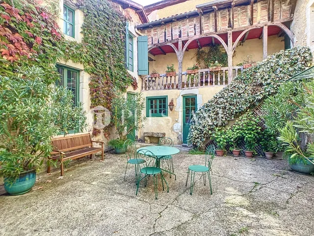 Beautiful house of character in Mugron