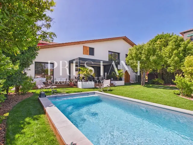 Family Home with Swimming Pool and Landscaped Garden