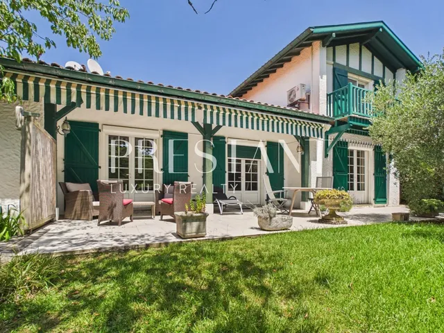 Arbonne – Near the village centre – Quiet Basque-style house with a garden