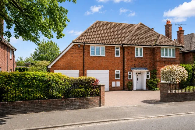 6 Southampton Road, Romsey SO51 8AF