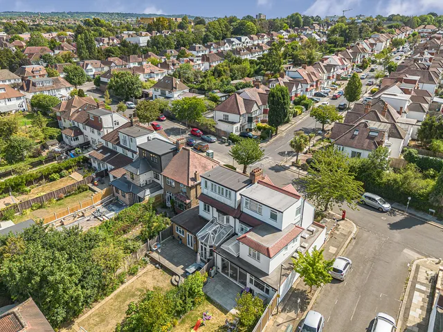 27 Meadow Drive, London NW4 1SD