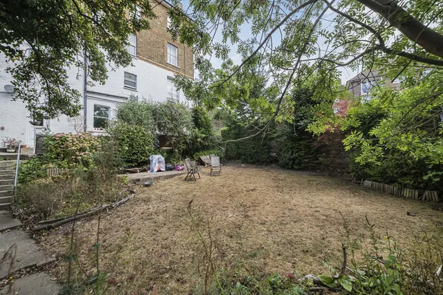 Flat 6, 29 Central Hill, Crystral Palace SE19 1BW