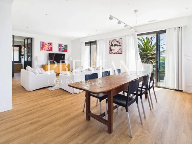 Biarritz – La Milady, lovely views for this villa with generous, open volumes and independent spaces