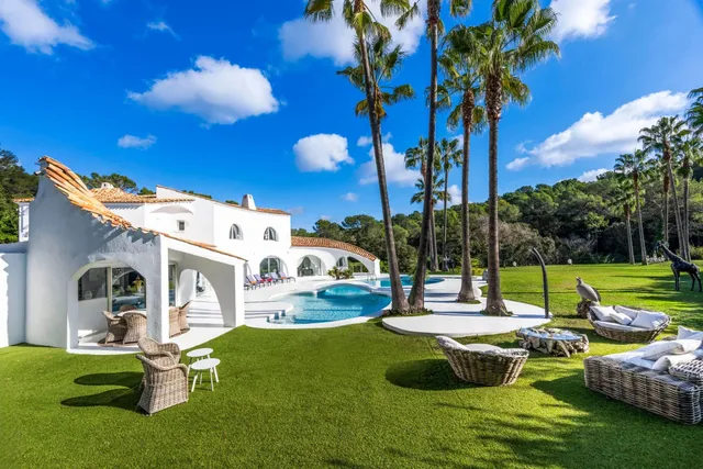 Mougins — An Architectural Villa in the Spirit of Jacques Couëlle, Set in Le Parc de Mougins, Fully Renovated in 2025