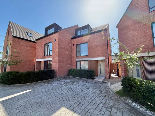 Heaton Grove, Stockport, Heaton Chapel
