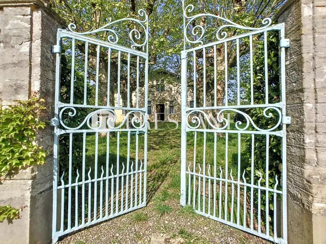 Nice old character property