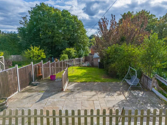 9 Caunsall Road, Kidderminster DY11 5YB