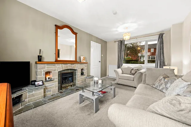 9 Wardour Close, Macclesfield SK11 8RZ