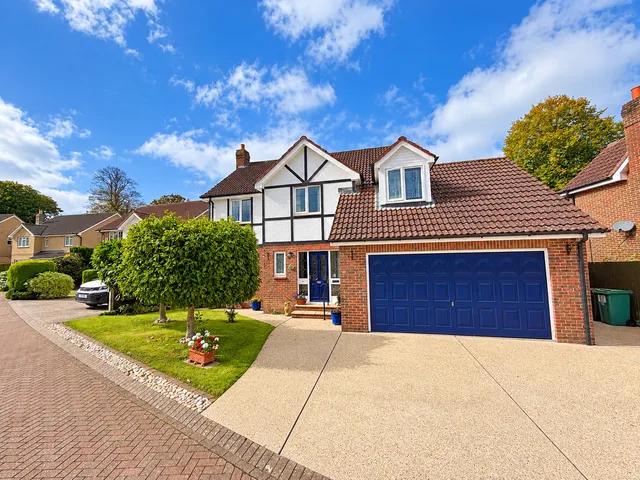 13 Elmbank Gardens, Sandown PO36 9SA