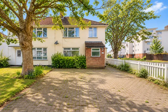 10 Cotswold Road, Southampton SO16 4AY
