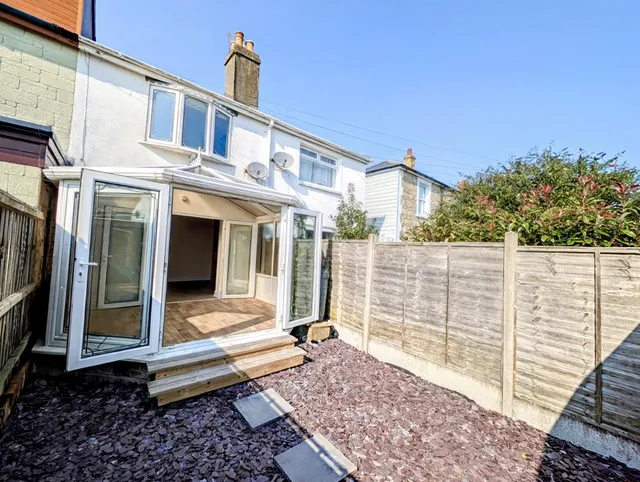 46 Leeson Road, Ventnor PO38 1PY