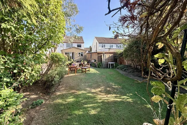 4 First Avenue, Watford WD25 9PZ