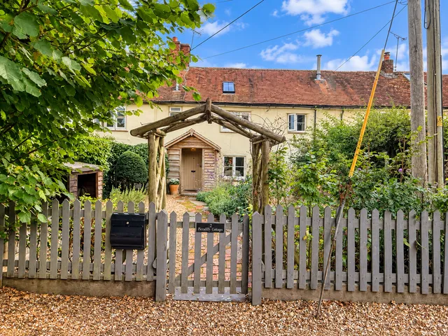 2 Piccadilly Cottages, Stockbridge SO20 8HP