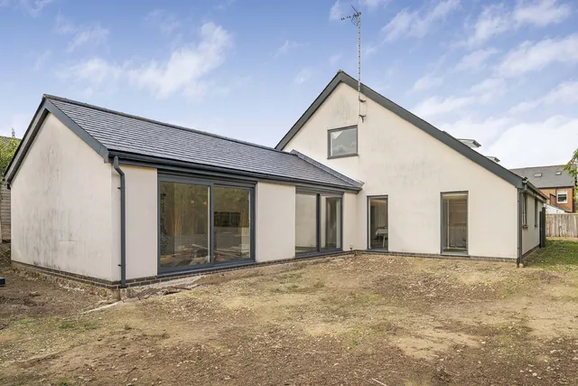2 Lyefield Road East, Cheltenham GL53 8AY