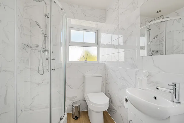 106 Shaftesbury Gardens, London NW10 6LP