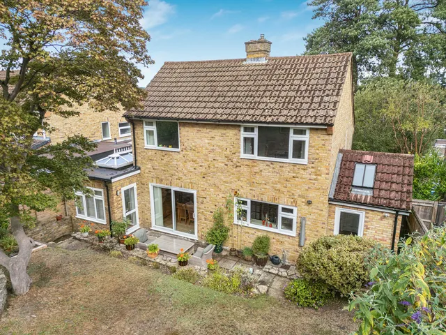 33 St. Johns Rise, Woking GU21 7PN
