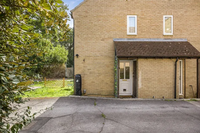 15 Faygate Way, Reading RG6 4DA