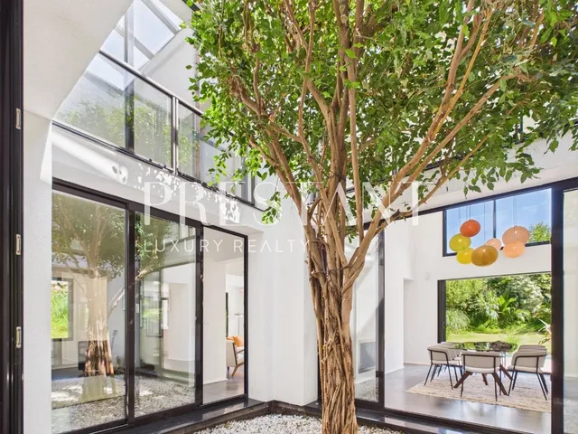 Spacious contemporary 310 m² house with pool, 10 minutes from central Biarritz