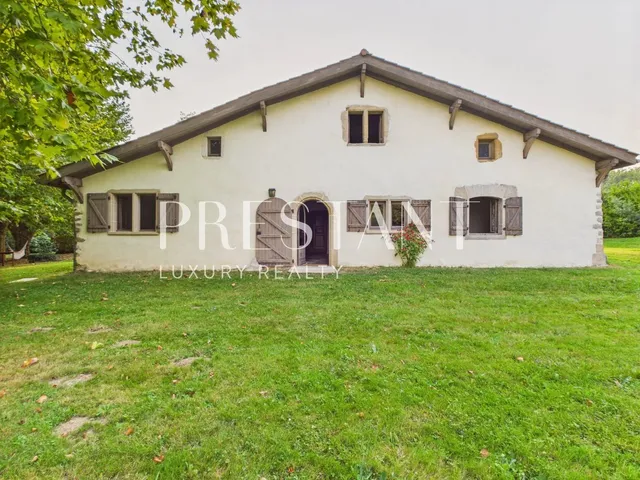 Family estate with pool, just 10 min from Bayonne and beaches
