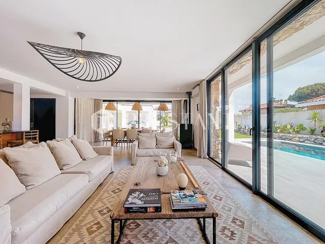 Anglet Chiberta - In the calm of a pathway, contemporary villa, set in a beautiful landscaped garden with a swimming pool.