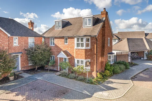 8 Lancer Drive, West Malling ME19 4QR