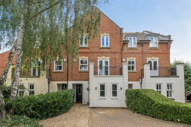 16 Alfriston Grove, West Malling ME19 4SR