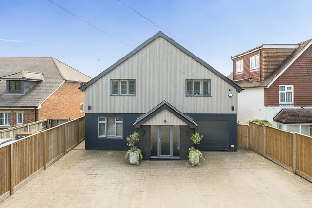 1 Tonbridge Road, Wateringbury ME18 5BS