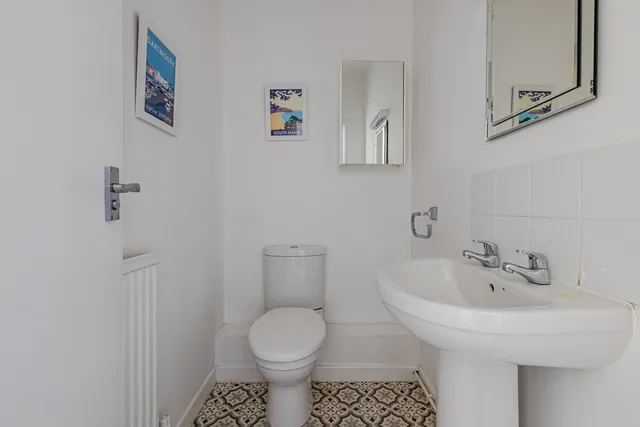 2a Church Close, Dartmouth TQ6 9DH