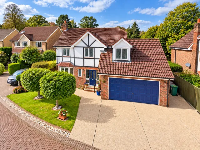 13 Elmbank Gardens, Sandown PO36 9SA