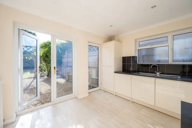2 Lynton Close, Hurstpierpoint BN6 9AN