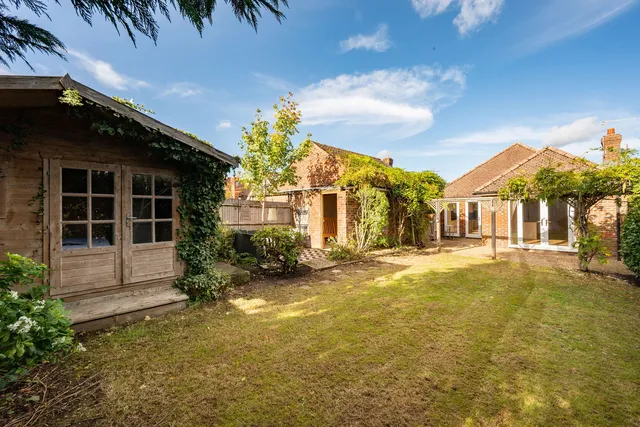 2 Lynton Close, Hurstpierpoint BN6 9AN