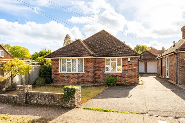 2 Lynton Close, Hurstpierpoint BN6 9AN