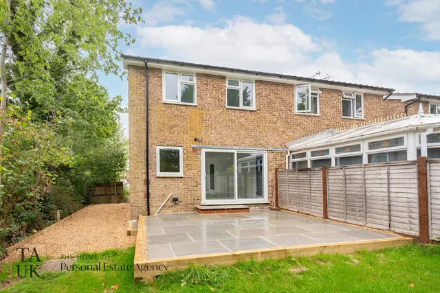 12 Saville Gardens, Billingshurst RH14 9RR