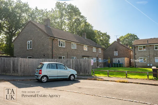 12 Kingsfield, Pulborough RH20 3ND