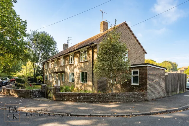 12 Kingsfield, Pulborough RH20 3ND