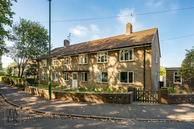 12 Kingsfield, Pulborough RH20 3ND