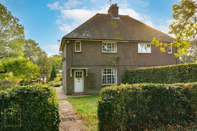 4 Mill Lane Cottages Mill Lane, Horsham RH13 8QW