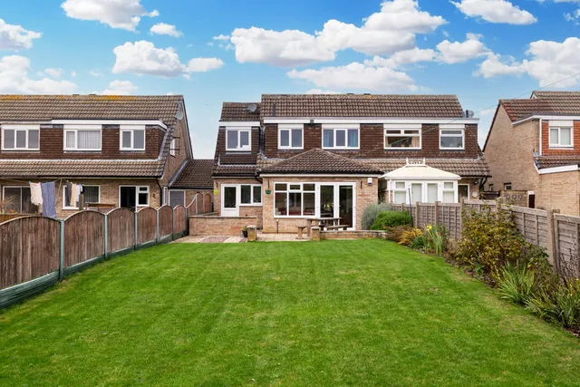 54 Braemar Drive, Leeds LS25 2NH