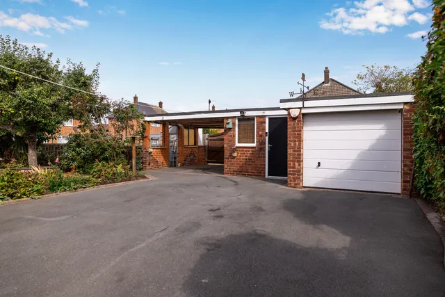 61 Selby Road, Leeds LS25 1LR