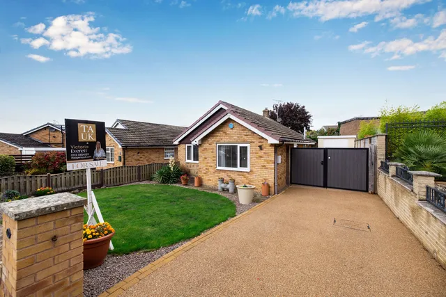 9 Parkfield Close, Leeds LS25 7PL