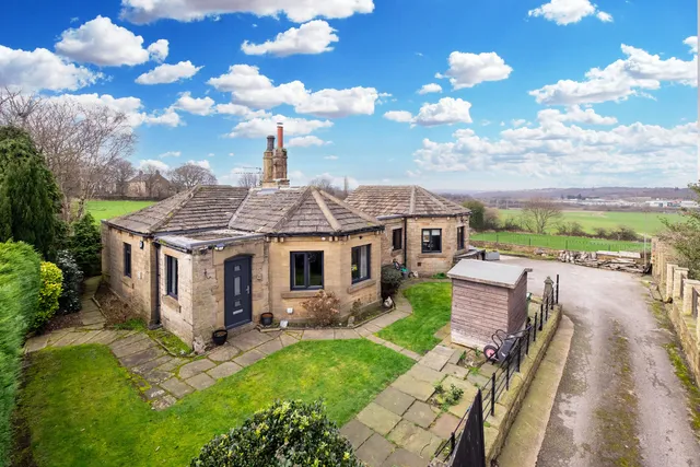 115 Bradford Road, Wakefield WF3 1SR