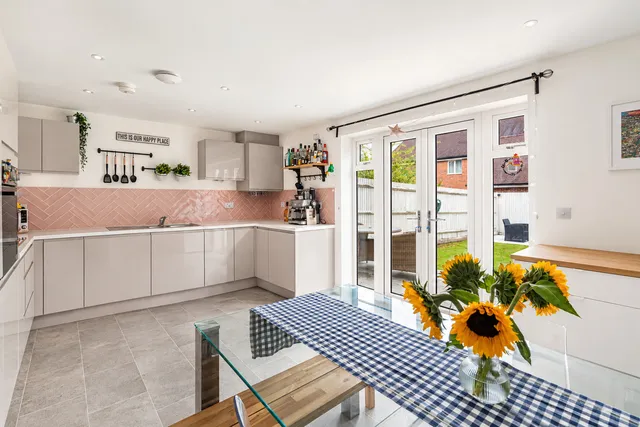 3 Adlam Close, Bordon GU35 9FQ