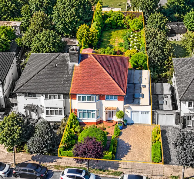 4 Charlton Road, Wembley HA9 9QT