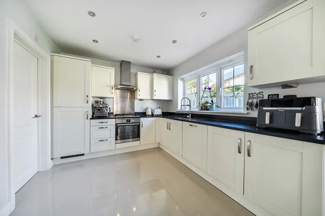 8 Lancer Drive, West Malling ME19 4QR